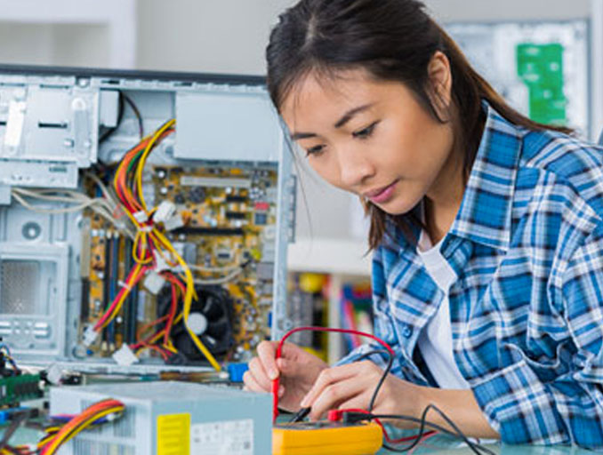 A student in Georgia Southern's M.S. in Computer Science program explores circuit boards and more hardware components.