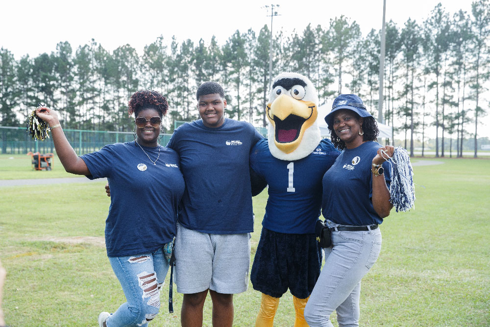 Georgia Southern student and his mother and father pose for a photo with GUS at the RAC.