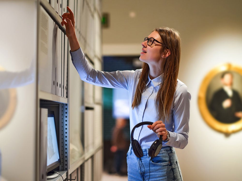 Georgia Southern students searching art history archives; art history database and resources.